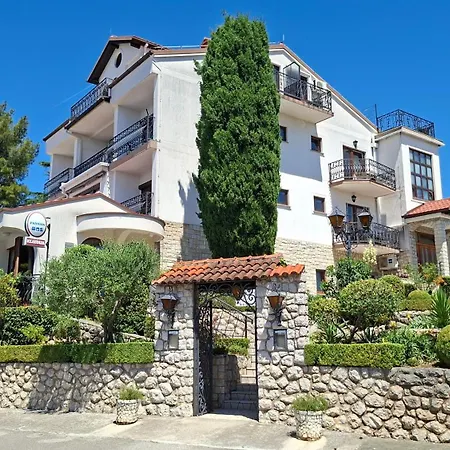 Bed & Breakfast Pansion Klaudija 3*