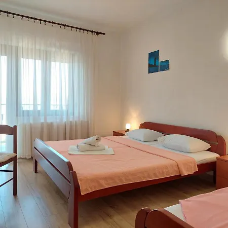 Alojamento de Acomodação e Pequeno-almoço Pansion Klaudija 3*