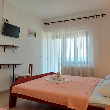 Bed & Breakfast Pansion Klaudija 3*