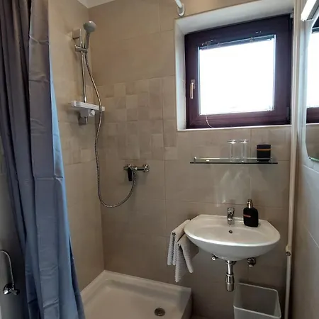 Alojamento de Acomodação e Pequeno-almoço Pansion Klaudija Crikvenica