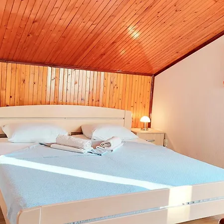 Alojamento de Acomodação e Pequeno-almoço Pansion Klaudija 3*