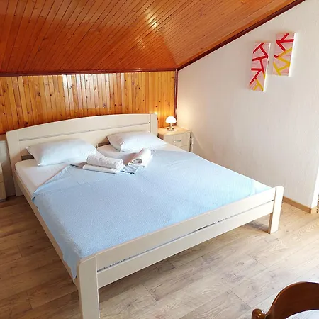 Alojamento de Acomodação e Pequeno-almoço Pansion Klaudija